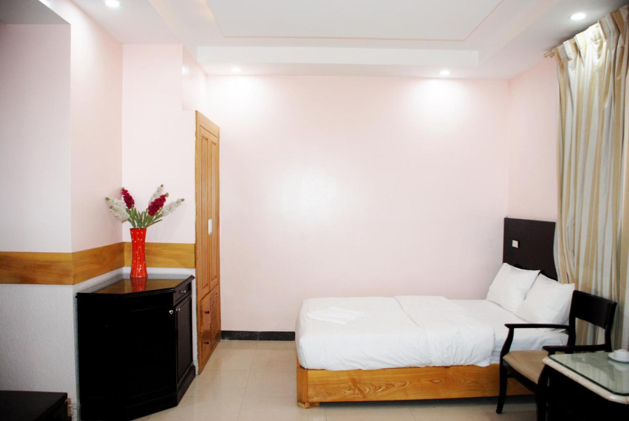 Nice Hotel — Photos 1